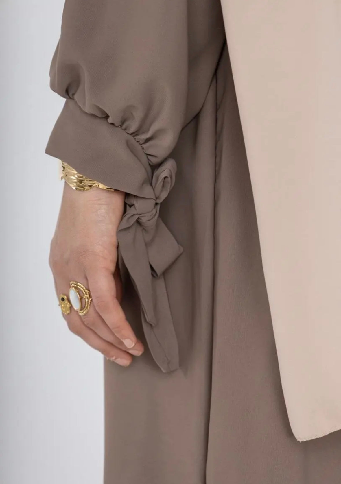Abaya mit Schleifenärmel - Taupe